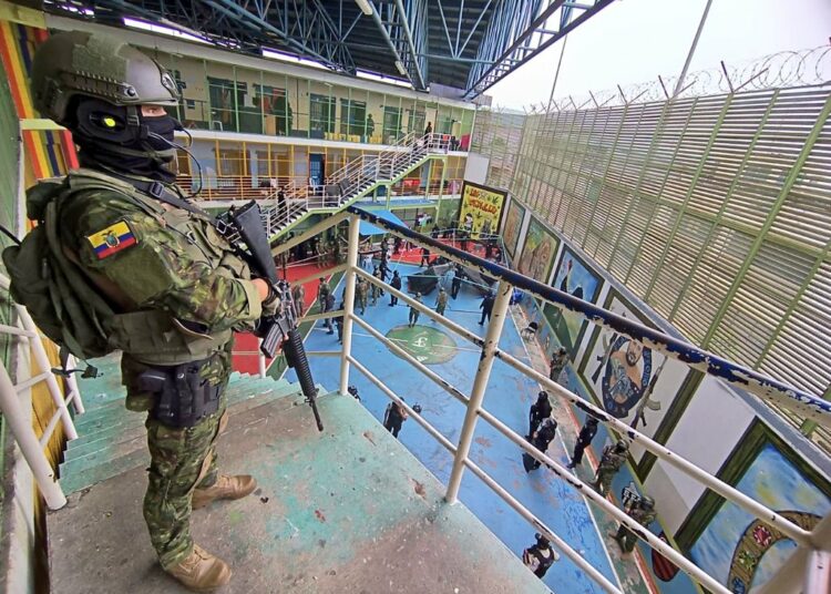 Policía y Fuerzas Armadas de Ecuador intervienen la Cárcel Regional de Guayas