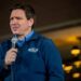 Ron DeSantis da un paso al costado en la carrera por la Casa Blanca y respaldó a Donald Trump