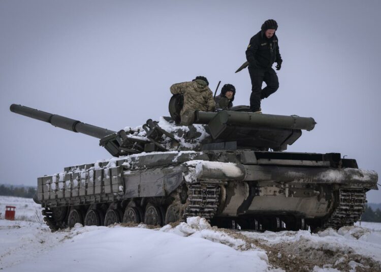 Los soldados ucranianos resisten la ofensiva rusa con pocas municiones y en medio del crudo invierno