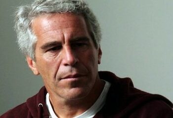 Las actas judiciales desclasificadas ofrecen nuevos detalles sobre las acusaciones contra Jeffrey Epstein