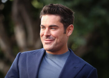 Zac Efron sorprende con impresionante cambio físico para interpretar a un luchador