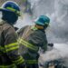 Bomberos sofocan incendio de maleza seca en comunidad Nazareno, de Mejicanos