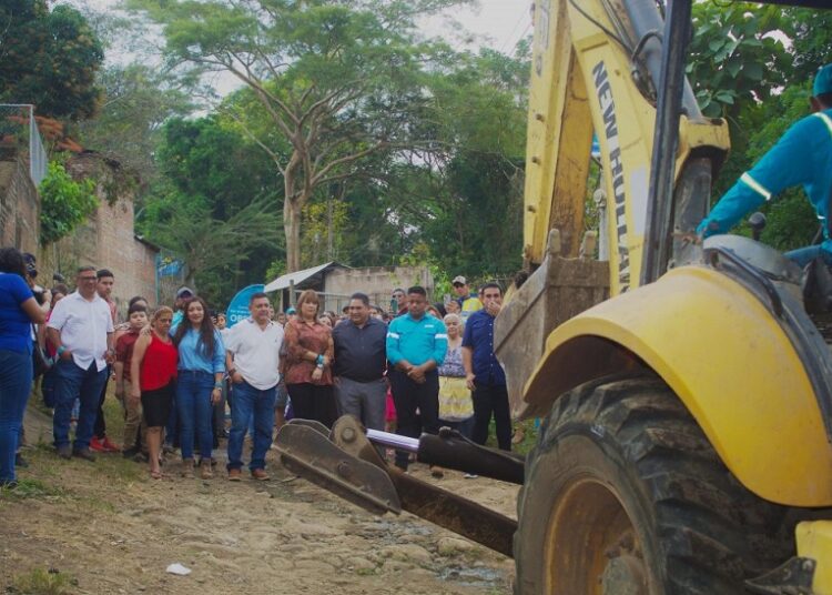 DOM repara calle rural para beneficiar a más de 700 personas de San Buenaventura, Usulután