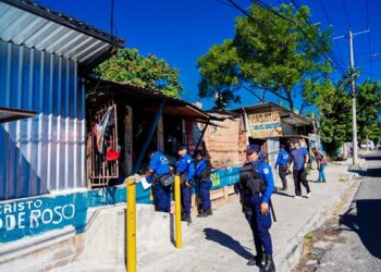 Alcaldía de San Salvador multa a propietarios de talleres ilegales del barrio Santa Anita