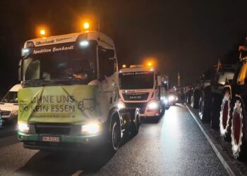 Miles de agricultores alemanes avanzan a Berlín en protesta por la eliminación de las subvenciones agrícolas