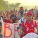 Caravana de migrantes se reagrupa en México y EEUU culpa a ese país por repunte de cruces irregulares