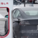 El frío extremo en Estados Unidos convirtió las estaciones de recarga de carros eléctricos en “cementerios de Tesla”