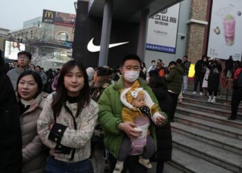 La población de China se redujo en 2,08 millones de personas en 2023