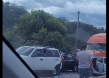 Múltiple choque en carretera Los Chorros deja a una menor lesionada