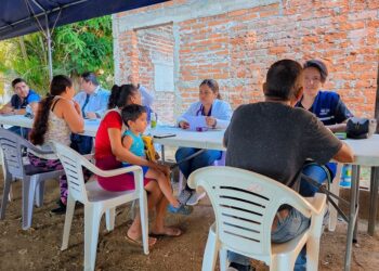 Consultas, medicinas y alimentos llevan diputados de Nuevas Ideas a familias de San Salvador y La Libertad