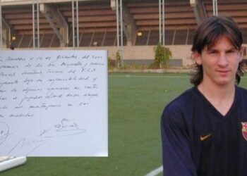 Subastan la mítica servilleta donde se firmó el primer contrato de Messi con el Barcelona