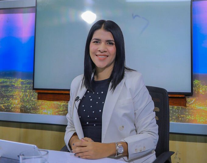 Elisa Rosales: “Este 4 de febrero los salvadoreños debemos tomar una decisión muy importante”