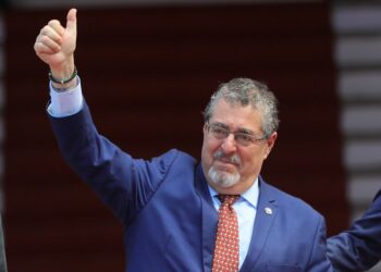 Bernardo Arévalo asume este domingo la presidencia de Guatemala en medio de la persecución de la Fiscalía