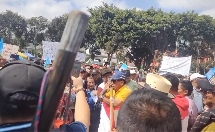 Guatemaltecos amenazan con tomarse el congreso si diputados no elijen junta directiva para juramentar a Bernardo Arévalo