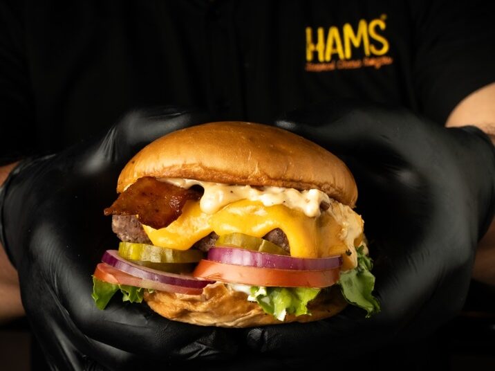 ¿Ya probaste las hamburguesas de Hams Steamed Cheeseburgers? ¡Deberías!