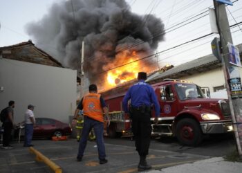 Bomberos controlan incendio en una vivienda en ciudad de San Miguel
