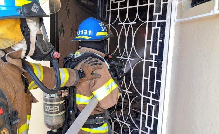 Sofocan incendio en vivienda de colonia Layco, de San Salvador