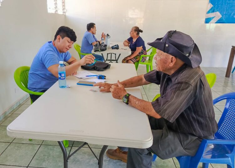 Diputados de Nuevas Ideas realizan jornadas médicas y de fumigación en San Salvador y La Libertad