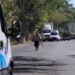 Hombre ataca con dos machetes a conductores en carretera a San Vicente