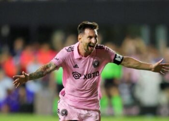 Foto de Lionel Messi con hincha del Real Madrid se viraliza en redes sociales