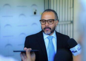 Ernesto Castro destaca importancia de reforzar cambios de país desde el Legislativo