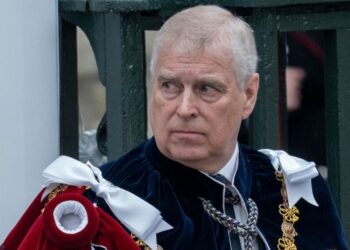 Virginia Giuffre afirma que Jeffrey Epstein le pagó miles de dólares por acostarse con el príncipe Andrés