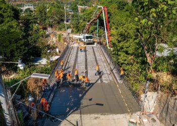 Puente sobre el río Sensunapán lleva un avance del 85%