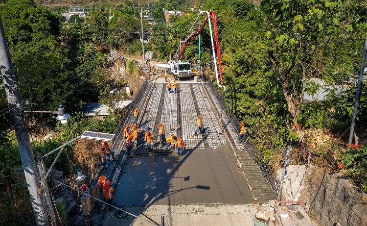 Puente sobre el río Sensunapán lleva un avance del 85%