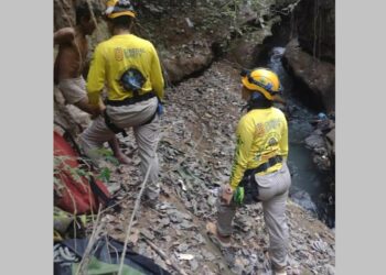 Rescatan a hombre que pasó cinco días en un barranco frente al penal de Mariona