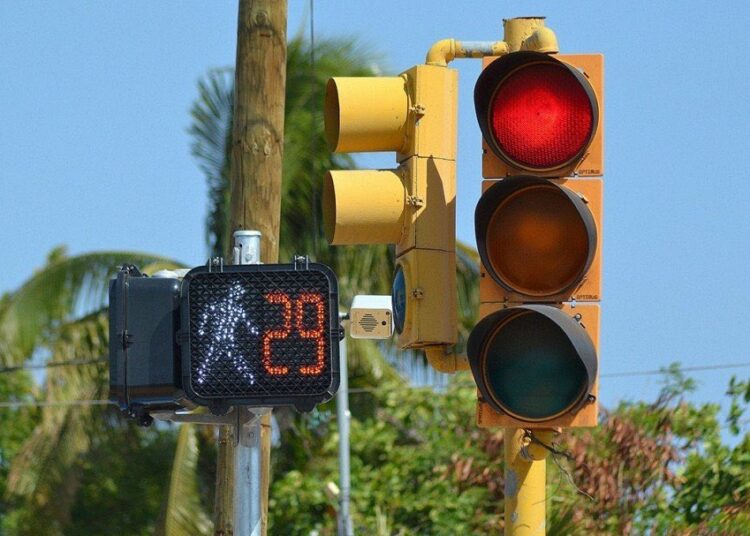 MOPT realiza pruebas piloto para verificar conectividad de semáforos inteligentes