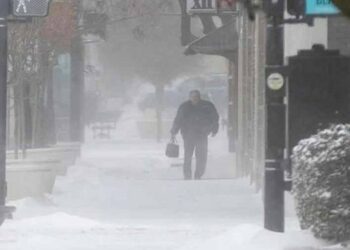 Continúan las temperaturas extremas y hay alerta por fuertes nevadas en EE.UU.