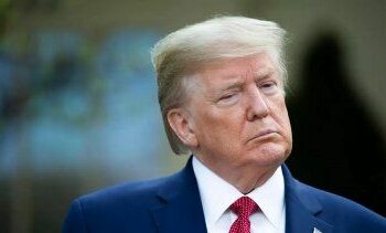 Trump debe pagar casi USD 400.000 al NYT y a tres periodistas