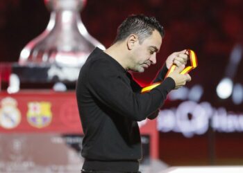 Xavi sigue firme y con todo el apoyo en Barcelona