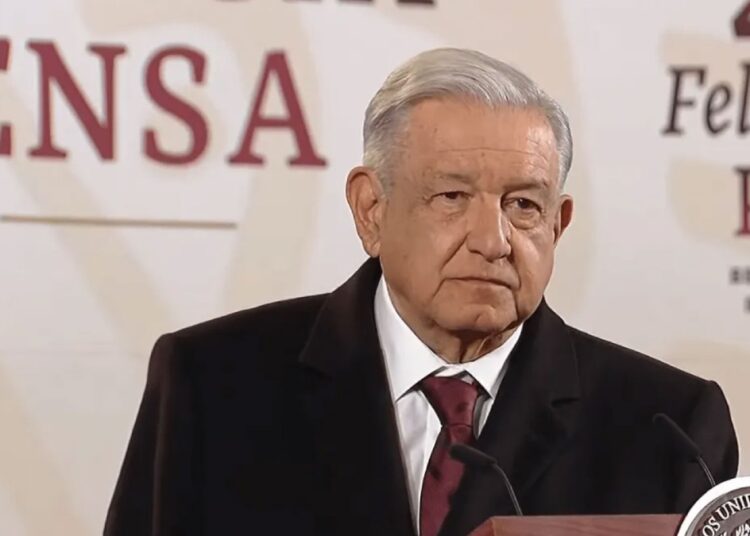 AMLO promete investigar hackeo a casi 300 periodistas