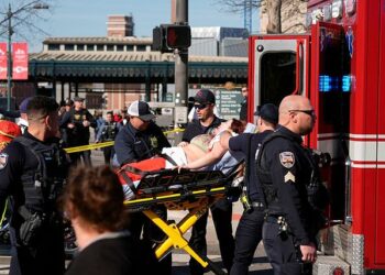 Biden insta a vetar armas de asalto tras tiroteo en Kansas City