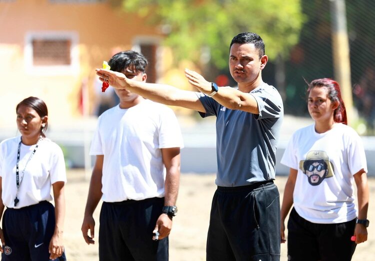 Aspirantes a árbitros se forman con LaLiga, Valores y Oportunidad
