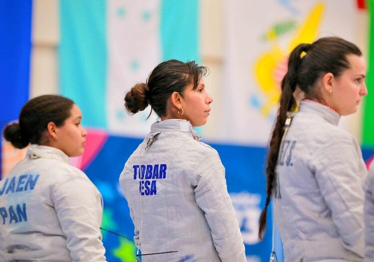 Fátima Tobar está lista para competir en la Copa del Mundo de esgrima