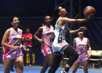 Debut implacable de Salvadoreñas