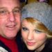 El papá de Taylor Swift abandonó Australia después de ser denunciado por agredir a un fotógrafo