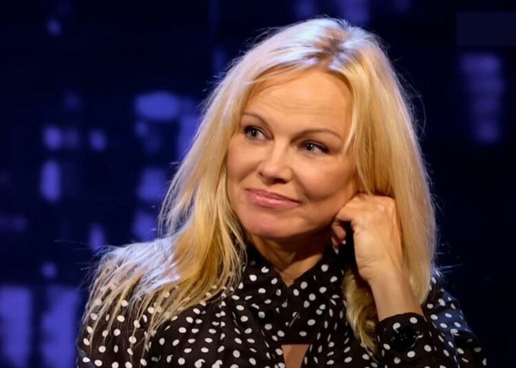Pamela Anderson reveló que su mejor experiencia fue con un hombre de 80 años en Buenos Aires