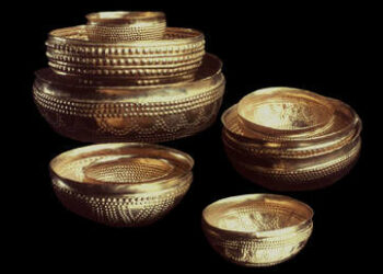 Piezas de un famoso tesoro antiguo resultan estar hechas de metal alienígena