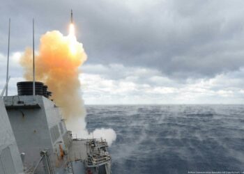 Estados Unidos destruyó cuatro drones marinos y siete misiles que los hutíes alistaban para atacar buques en el mar Rojo