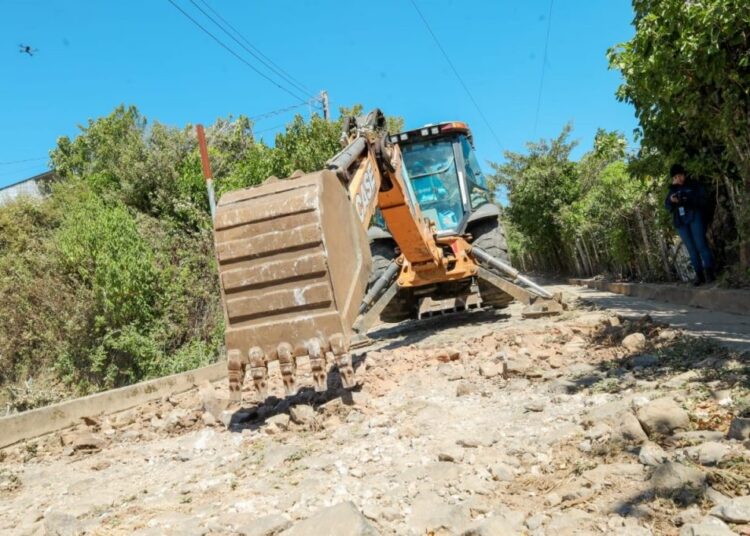 DOM reparan calles de los cantones Palo Verde y La Laguna de Apaneca