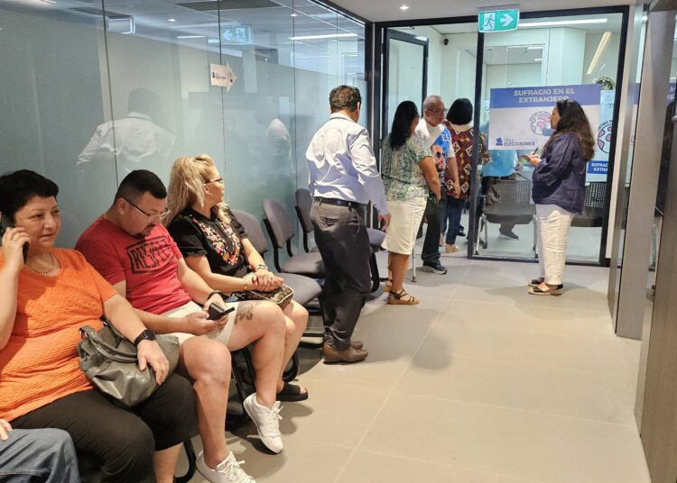 Diputados instan a salvadoreños en el exterior a votar de forma masiva este 4 de febrero