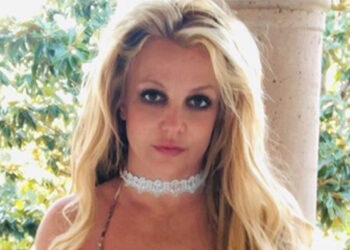 Britney Spears asegura que pilotó un avión durante un minuto entre turbulencias