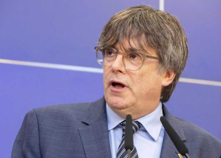 España abre investigación por «terrorismo» contra el líder independentista catalán Carles Puigdemont