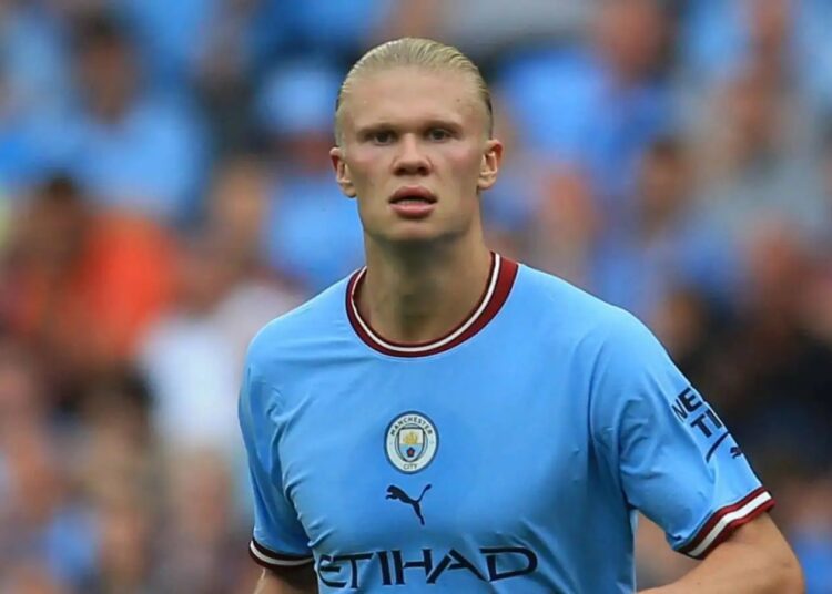 Critican a Haaland por empujar a un cámara de TV en el empate entre Manchester City-Chelsea