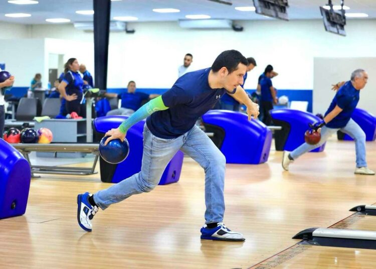 Rudy Quintanilla lidera el Torneo Abierto con Hándicap de bowling