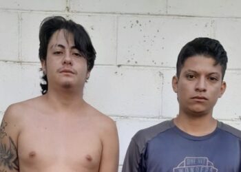 Capturan a pandilleros que aparecían en fotografías “rifando» la mara