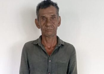 Adulto mayor lesiona en la cabeza a su compañera de vida con un palo